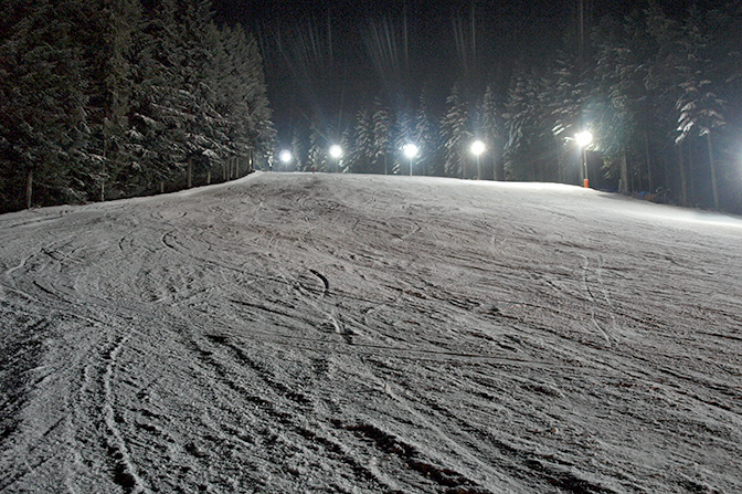 Wieczorne narty w ośrodku narciarskim KasinaSki