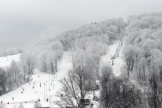 Ogólny widok stacji narciarskiej Kiczera Ski w Puławach Górnych. fot. Anna Lewiak