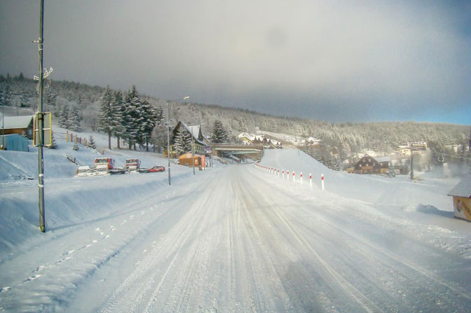W Zieleniec Ski Arena rozpoczęło się naśnieżanie stoków