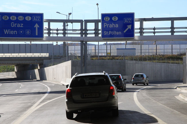 Wyjazd z tunelu na autostradę A22  fot.skionline.pl