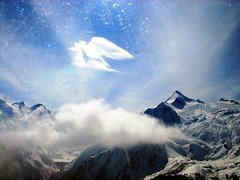 Pegaz z chmur nad lodowcem