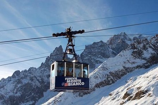 punta-helbronner-funivie.jpg.17e29f4a9436b9fba33e936873088ca0.jpg