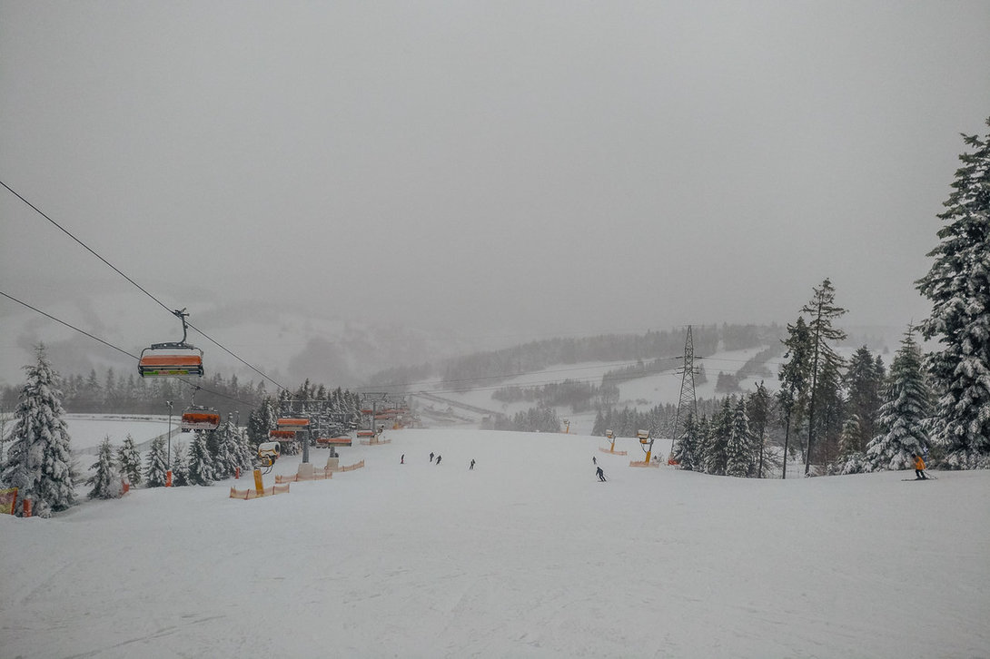ski001_slotwiny.thumb.jpg.4754d0668a6e84f41c139362b28b3b36.jpg