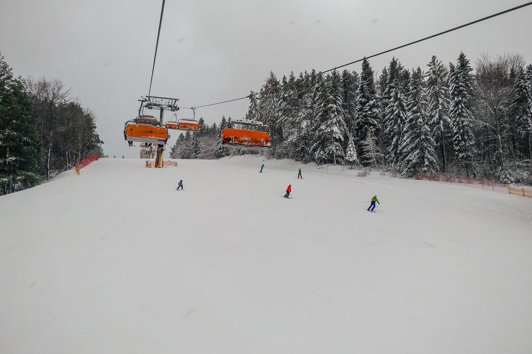 ski012_slotwiny.thumb.jpg.de7ce86fae3c0d830dc458b28227a23d.jpg