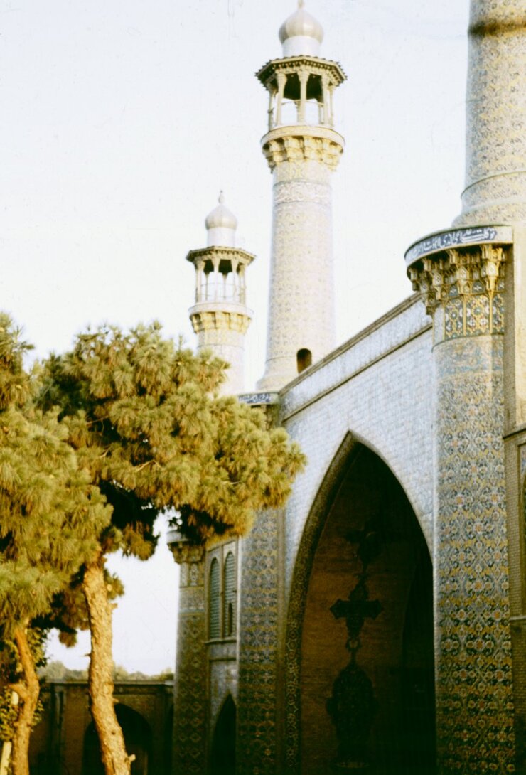 Minarety meczetu Sepahsalara.jpg