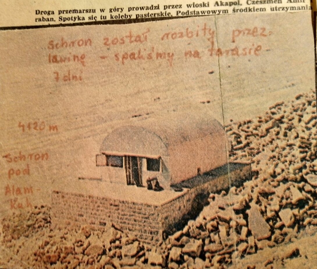 Schron pod  Alam Kuh.jpg