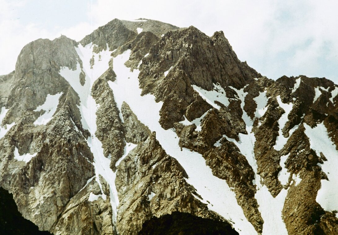 Tacht-e-Solejman-4650 m.jpg