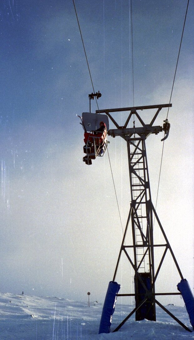 d2Krzesła jeżdżące bokiem.jpg