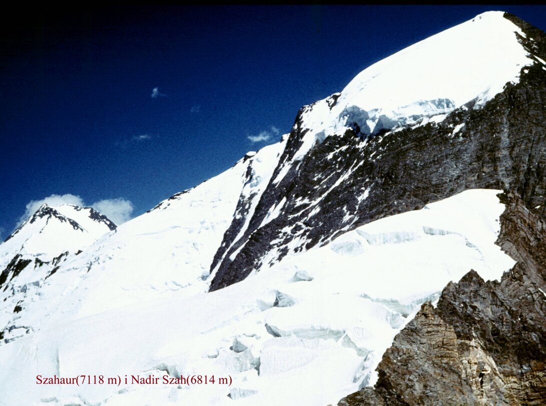 Szahaur(7118 m) i Nadir Szah(6814 m).jpg