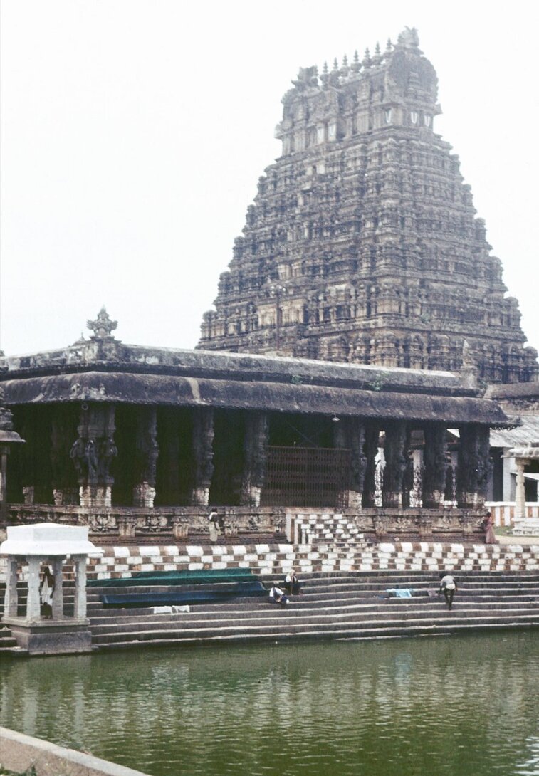 Basen Arunachalaleshwarar Temple.jpg