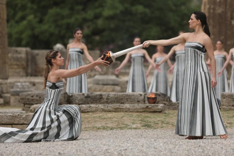 Olympic-torch-relay-begins-3100-mile-journey-from-Greece-to-Paris.jpg.934b8c410740f27c887ee67facfe9ce1.jpg