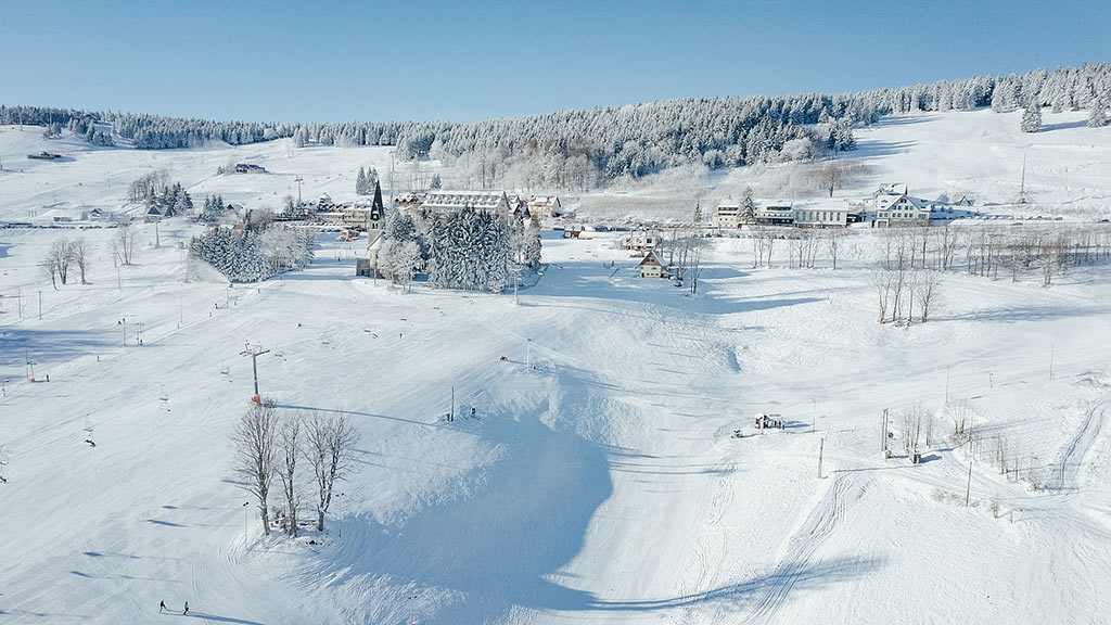 Galeria: Zieleniec Ski Arena z drona