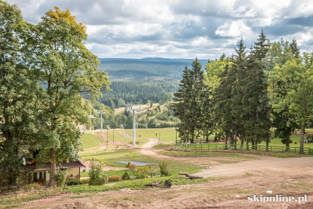 Ski Arena Zieleniec: budowa czerwonej kanapy, zdjęcie 4