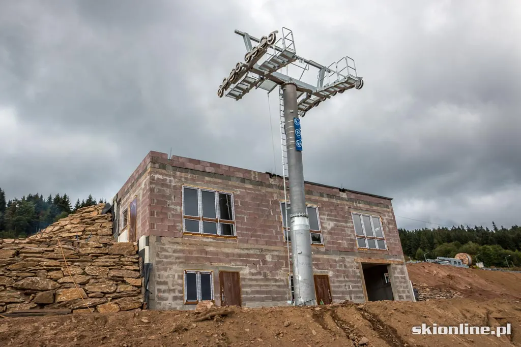Ski Arena Zieleniec: budowa czerwonej kanapy, zdjęcie 5