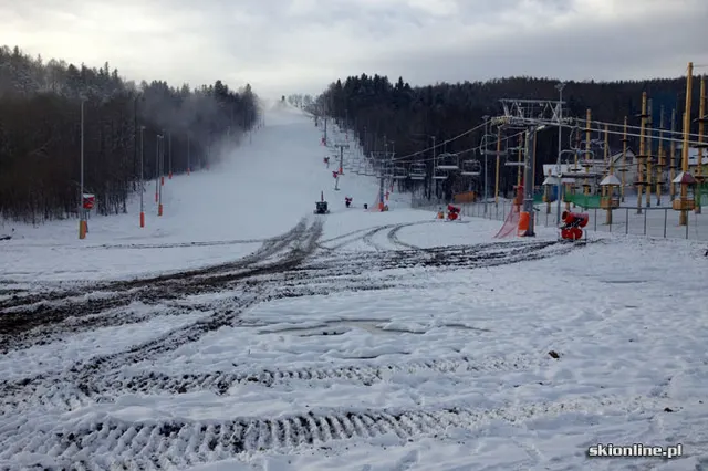 Dębowiec: ruszyło naśnieżanie stoku, zdjęcie 12