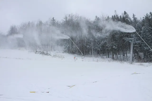Naśnieżanie dolnego odcinka trasy nr 1 10.12.2010, zdjęcie 4