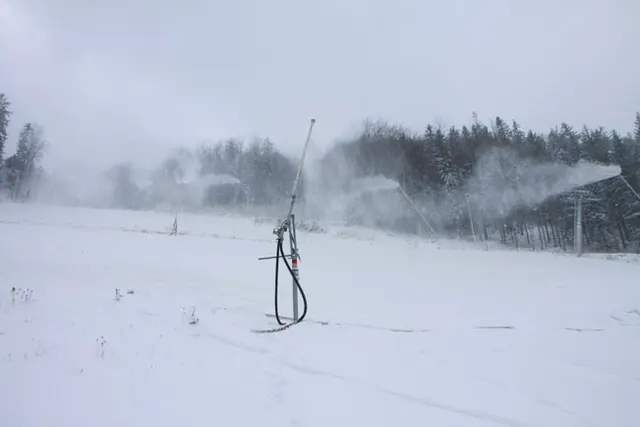 Naśnieżanie dolnego odcinka trasy nr 1 10.12.2010, zdjęcie 3