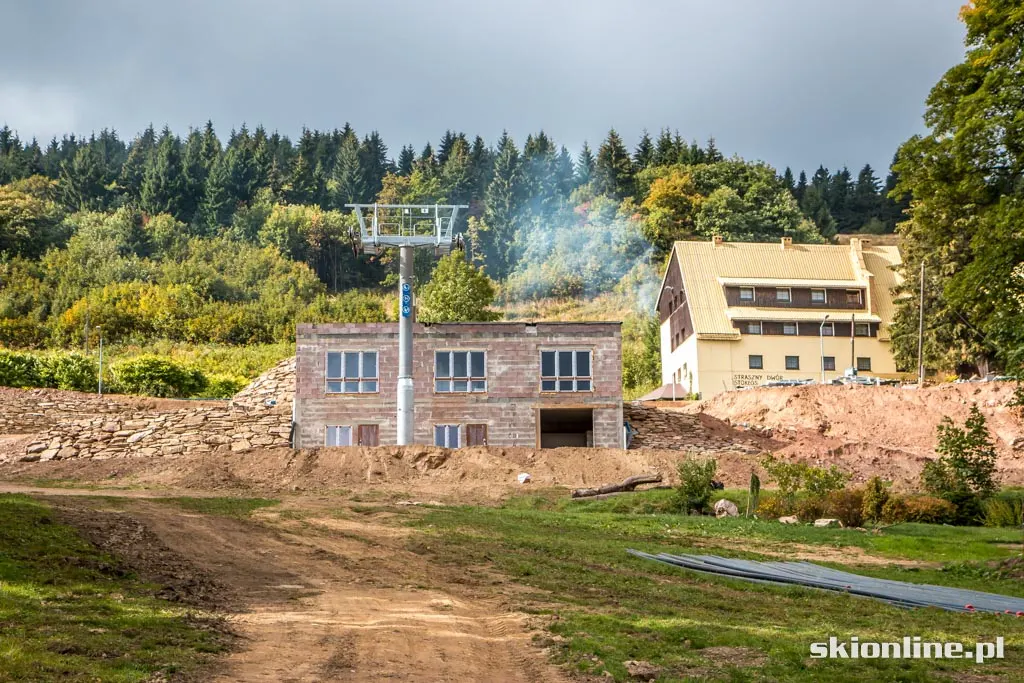 Ski Arena Zieleniec: budowa czerwonej kanapy, zdjęcie 6