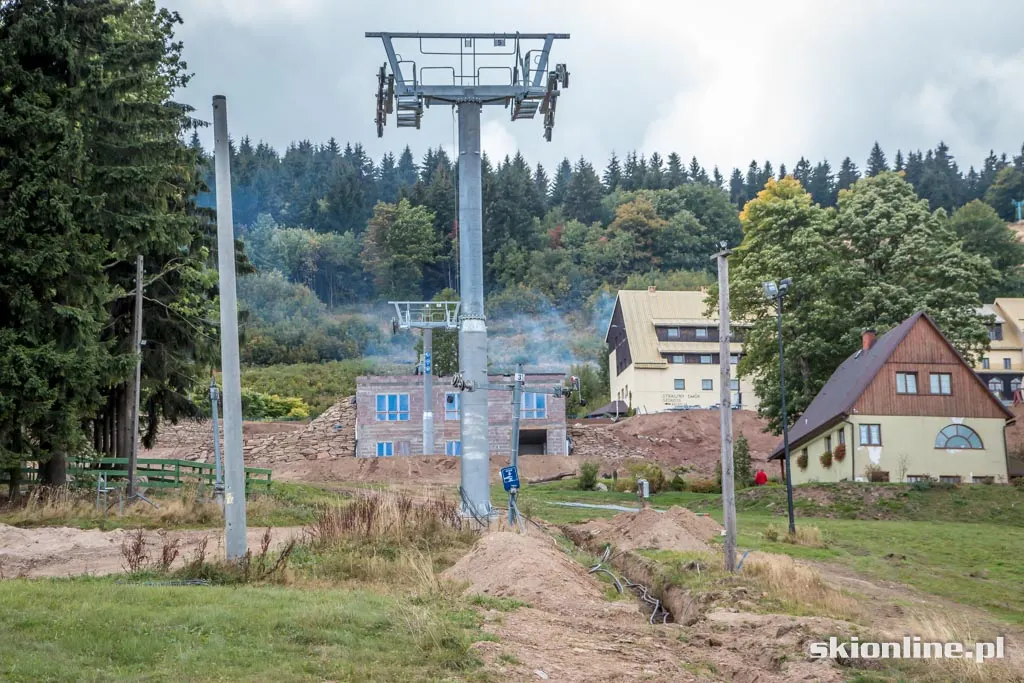Ski Arena Zieleniec: budowa czerwonej kanapy, zdjęcie 9