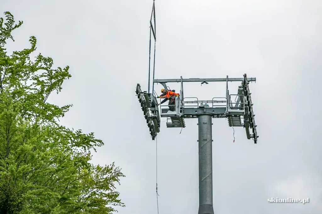 Śmigłowiec nad Szczyrkiem. Budowa nowej kolei, zdjęcie 12