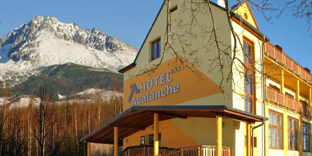 Hotel Avalanche, Stola