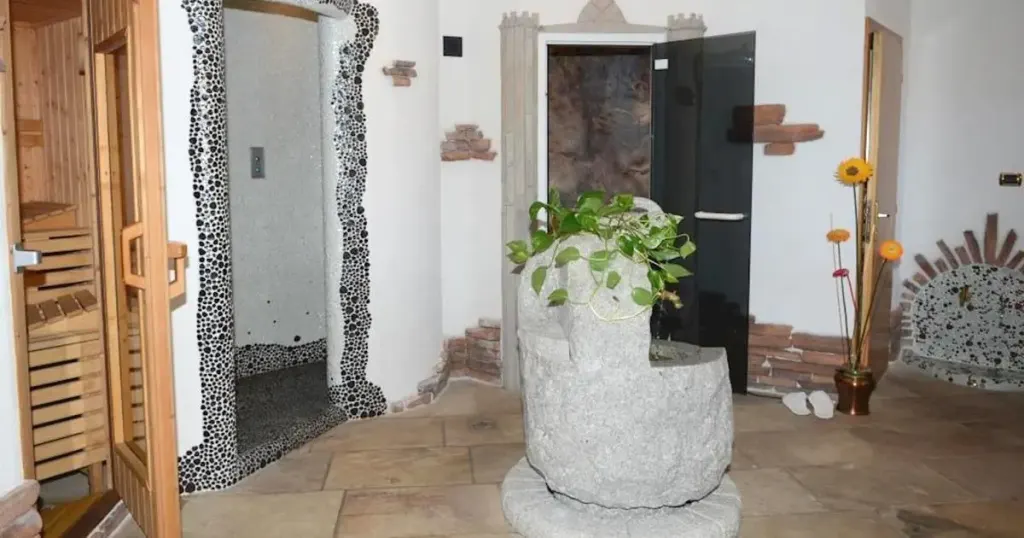 Hotel Corona, Carano
