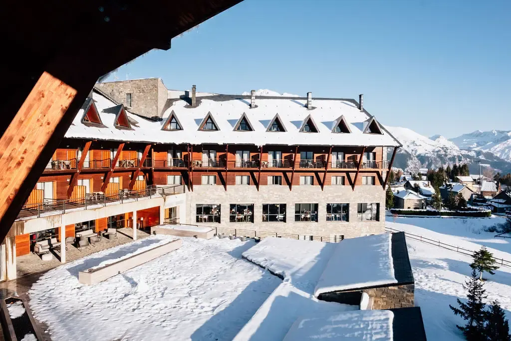 Hotel HG Alto Aragón zimą z lotu ptaka