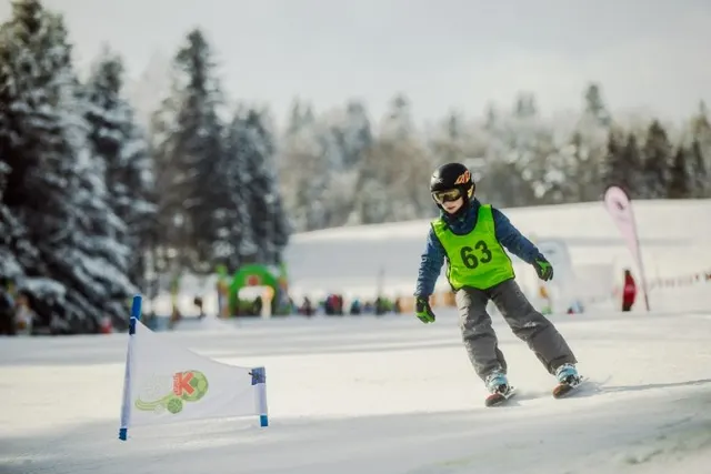 Liga Kubusiowego Narciarza – zawody narciarskie i snowboardowe dla dzieci na stokach Grupy Pingwina