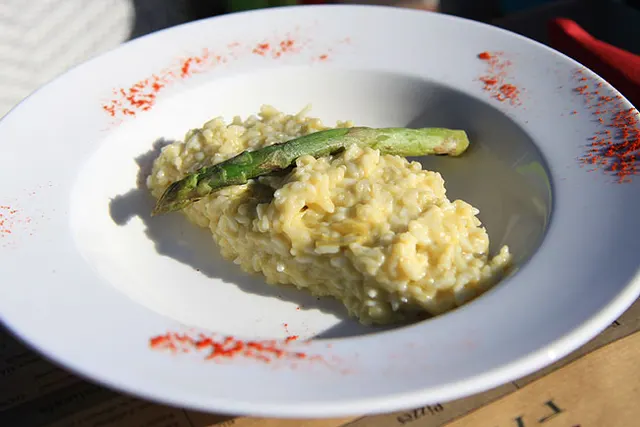 Risotto ze szparagami i parmezanem