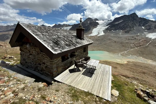 Na dachu gondoli, po lodowcu i do domku celników. Trekking w Val Senales