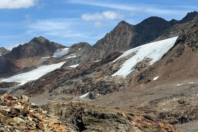Na dachu gondoli, po lodowcu i do domku celników. Trekking w Val Senales