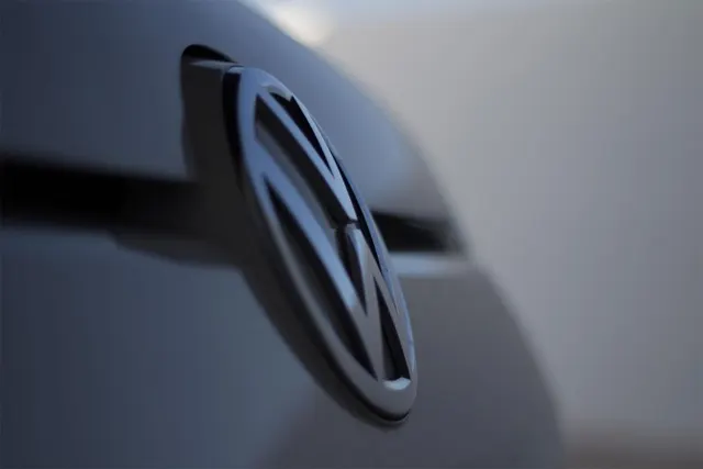 Jakie są różnice między SUV a crossover? Czy oba warianty nadają się na jazdę w terenie?