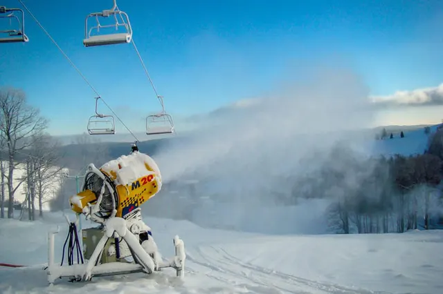 W Zieleniec Ski Arena rozpoczęło się naśnieżanie stoków