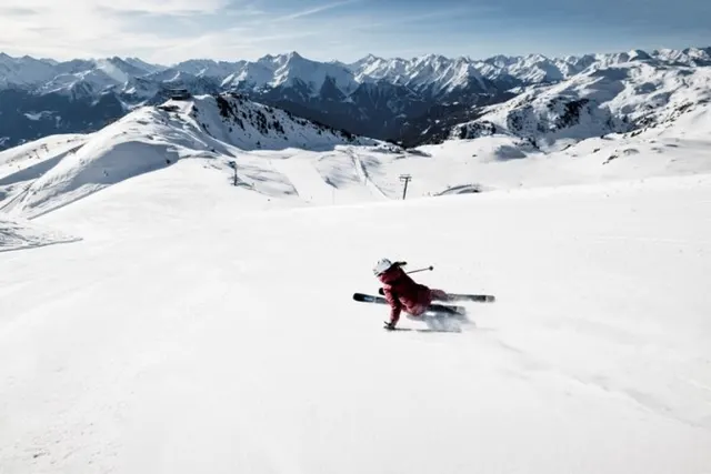 Narty wiosną w dolinie Zillertal: Stoki z gwarantowanym śniegiem i mnóstwo słońca