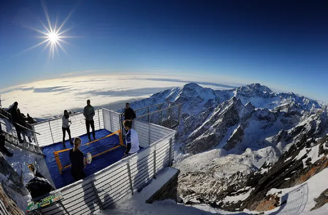 Zobacz mecz tenisa na 2634m n.p.m.