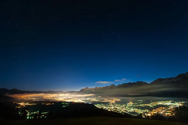Innsbruck nocą fot. Innsbruck Tourism