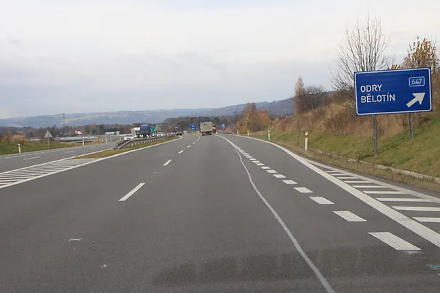 Wjazd na drogę ekspresową koło Belotina fot.skionline.pl