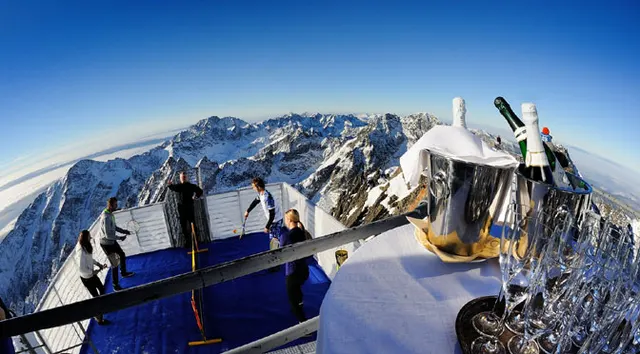 Zobacz mecz tenisa na 2634m n.p.m.