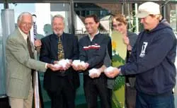 Od lewej: reprezentanci Tyrolu Willy Krüger i Peter Vorst, propagator Tyrolu Josef Margreiter, Burton-Top-Rider Gigi Rüf i Ivar Fougstedt Fot. pro.media/weninger