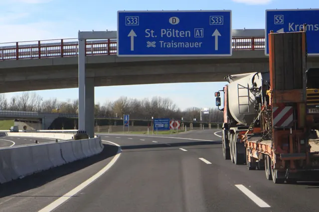 Zjazd na autostradę S33 fot.skionline.pl
