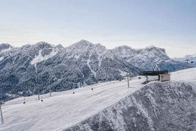 Kronplatz inwestuje przed sezonem 2026/2027. Jechałem tą gondolą jeszcze w marcu, a dziś trwa jej całkowita przebudowa