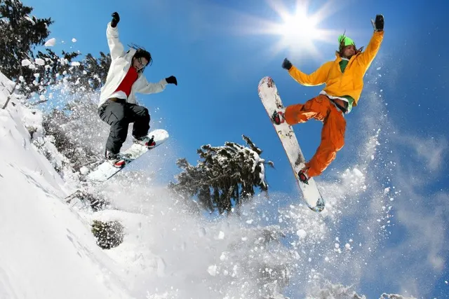 Jak dobrać deskę snowboardową? Jakie wiązania i buty na snowboard?