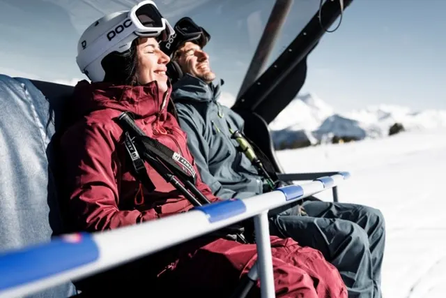 Narty wiosną w dolinie Zillertal: Stoki z gwarantowanym śniegiem i mnóstwo słońca