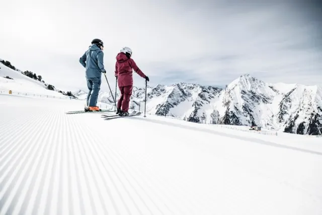 Narty wiosną w dolinie Zillertal: Stoki z gwarantowanym śniegiem i mnóstwo słońca