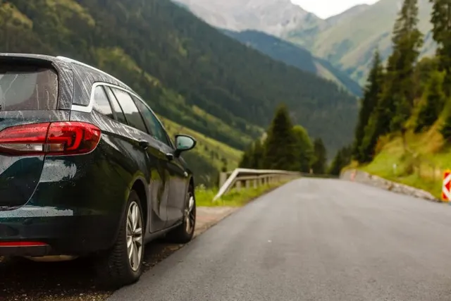 Jak przygotować auto do długiej trasy? Lista must-have