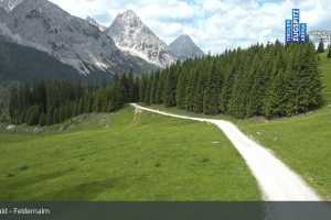 Kamera Ehrwald Ehrwalder Almbahn - Tiroler Zugspitz Are Feldernalm (LIVE Stream)