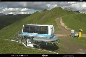 Kamera Val di Fassa Pozza di Fassa-Aloch-Buffaure Pala del Geiger (sullo sfondo il Pordoi)