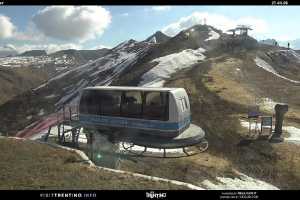 Kamera Val di Fassa Pozza di Fassa-Aloch-Buffaure Pala del Geiger (sullo sfondo il Pordoi)