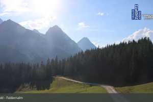 Kamera Ehrwald Ehrwalder Almbahn - Tiroler Zugspitz Are Feldernalm (LIVE Stream)