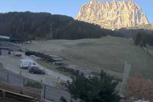 Piz Sella i Sassolungo  widok z hotelu Plan de Gralba